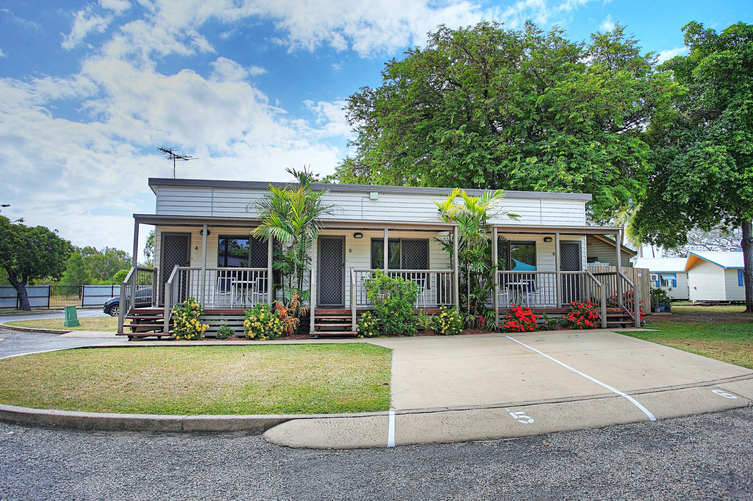 BIG4 Rowes Bay Beachfront Holiday Park