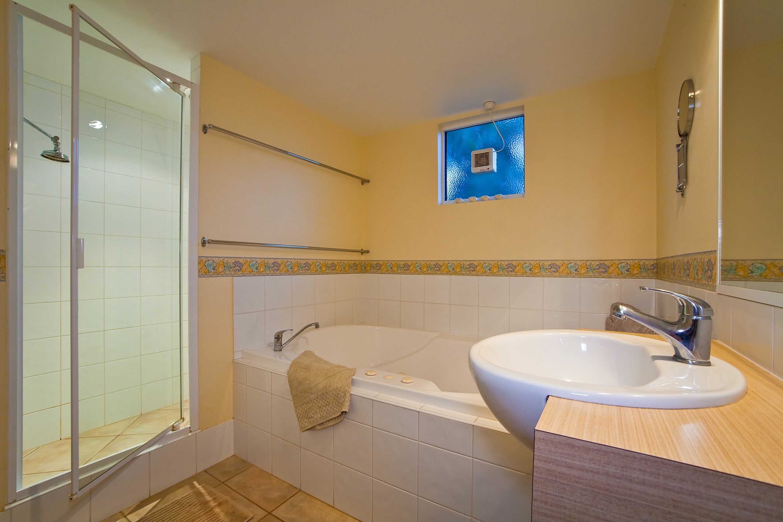 Osprey Holiday Village Unit 110 - Wake up to the Birds in Your 4 Poster bed With a View