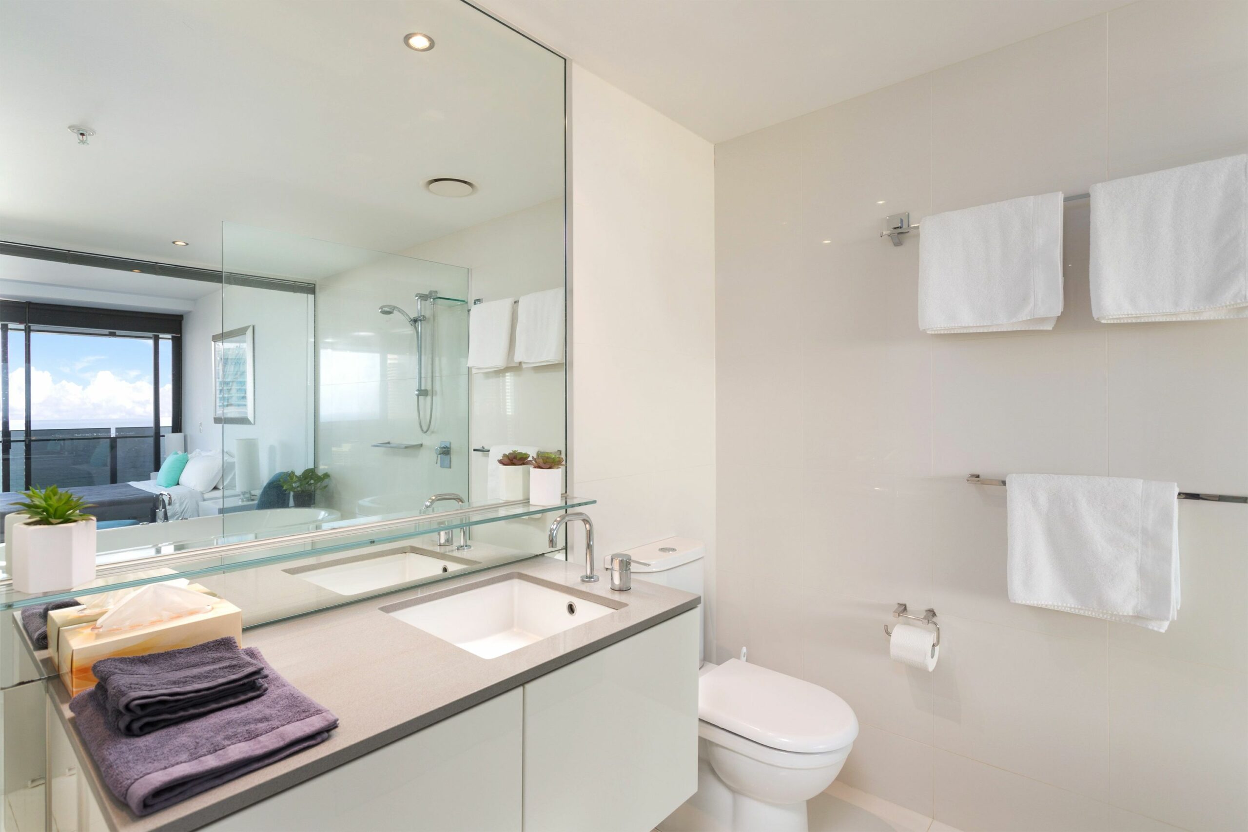 Sealuxe - Central Surfer Paradise Seaview Deluxe Spa Apartment