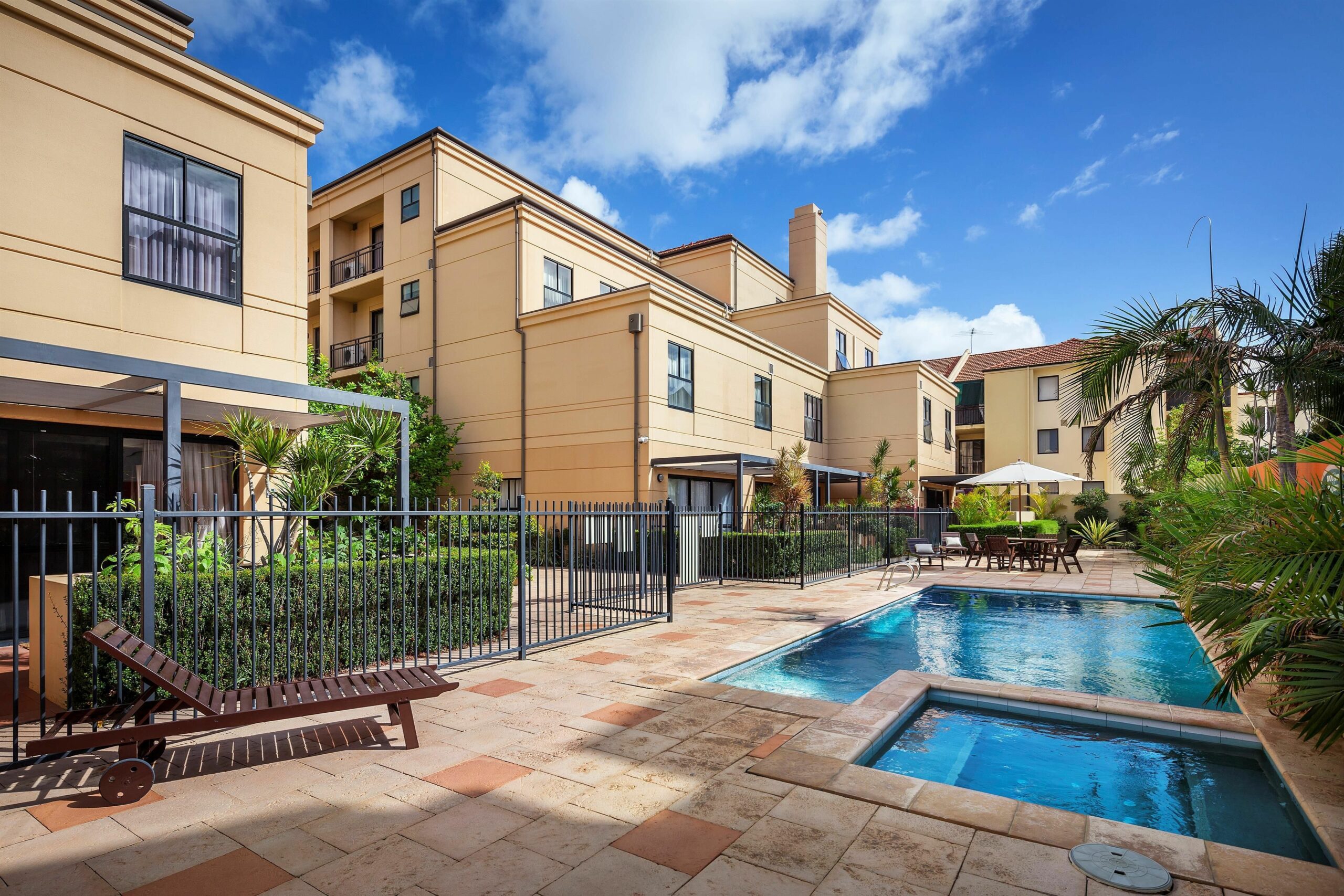 Best Western Northbridge Apartments