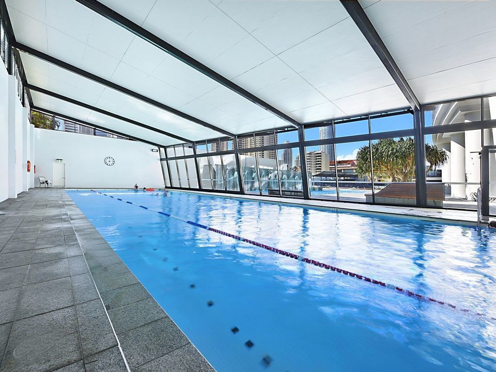 Central Surfers Paradise - Seaview Deluxe Spa Apartment