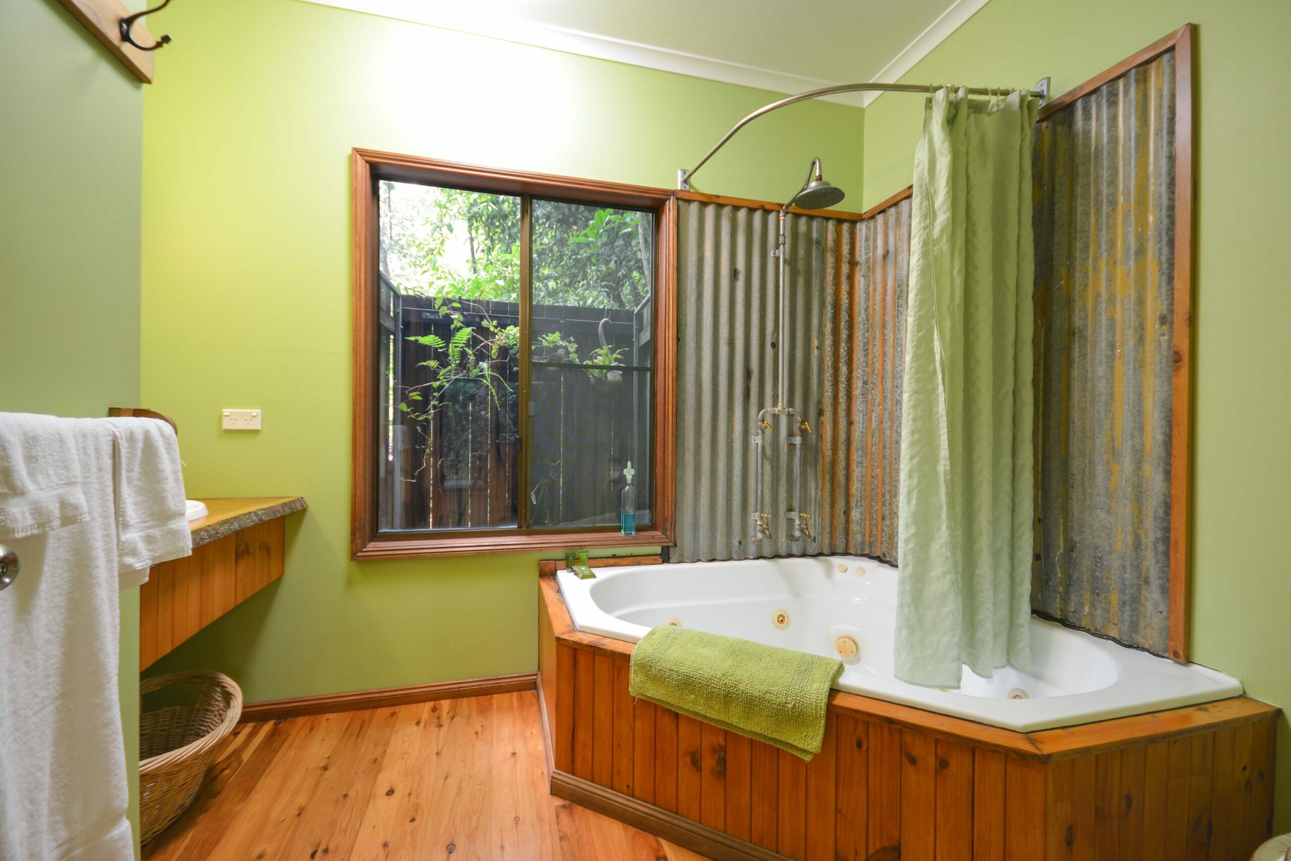 Crater Lakes Rainforest Cottages