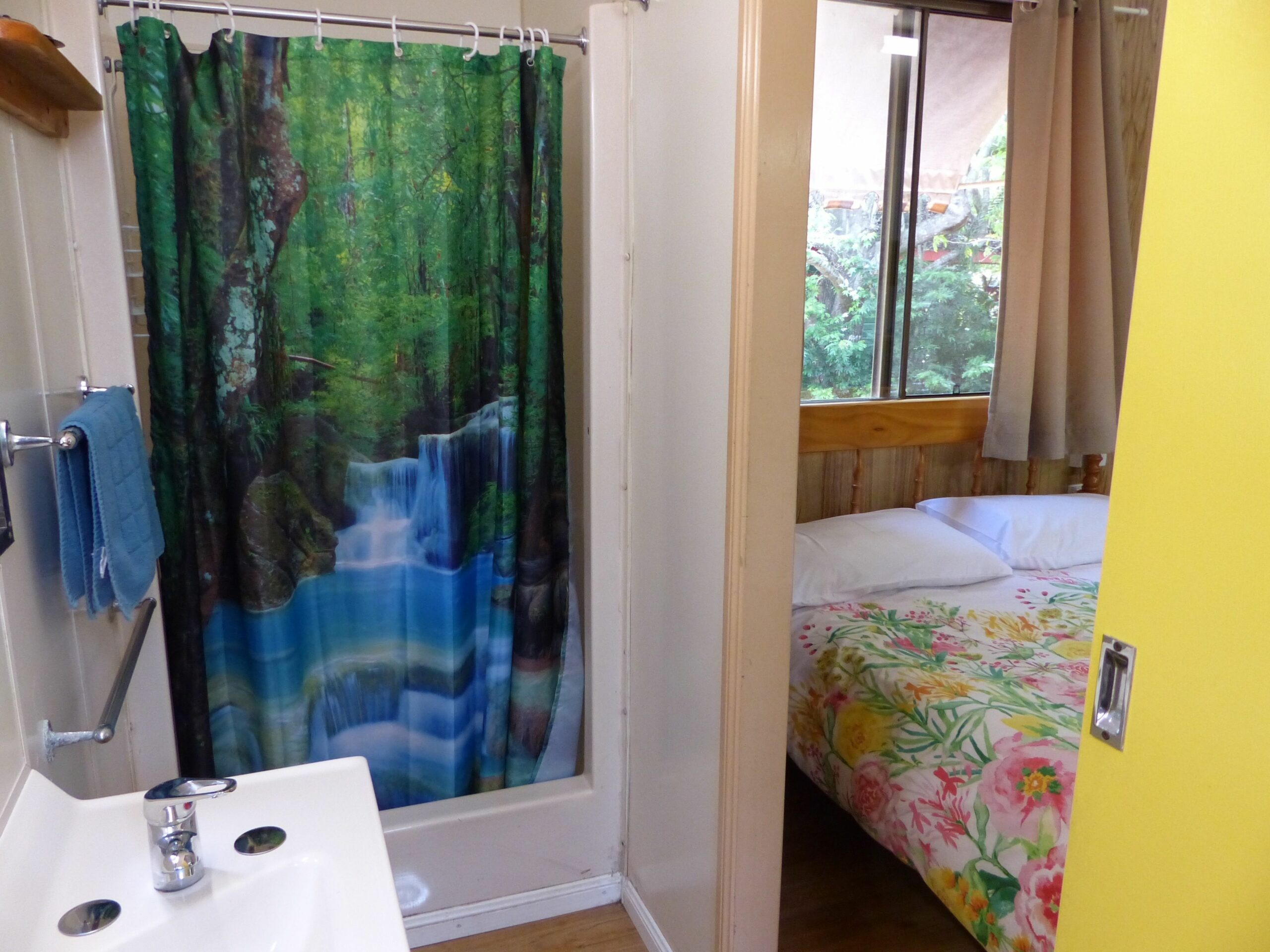 Lake Eacham Tourist Park & Self Contained Cabins