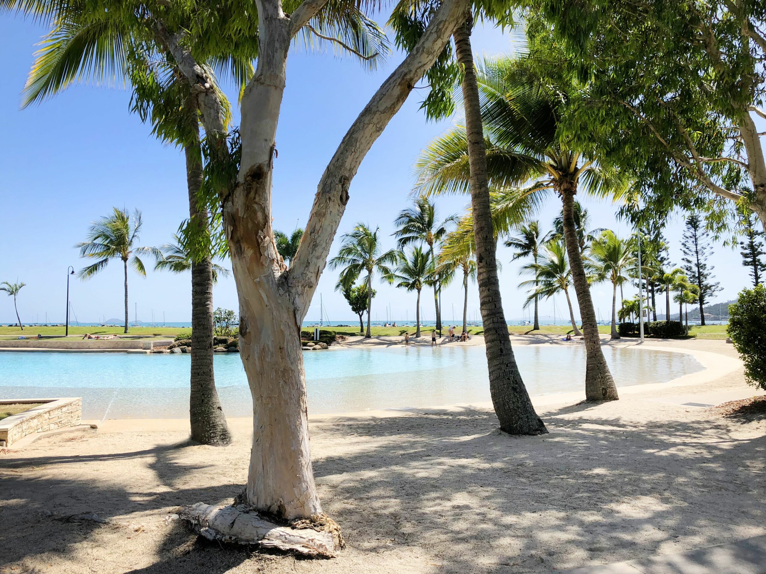 Magnums Airlie Beach