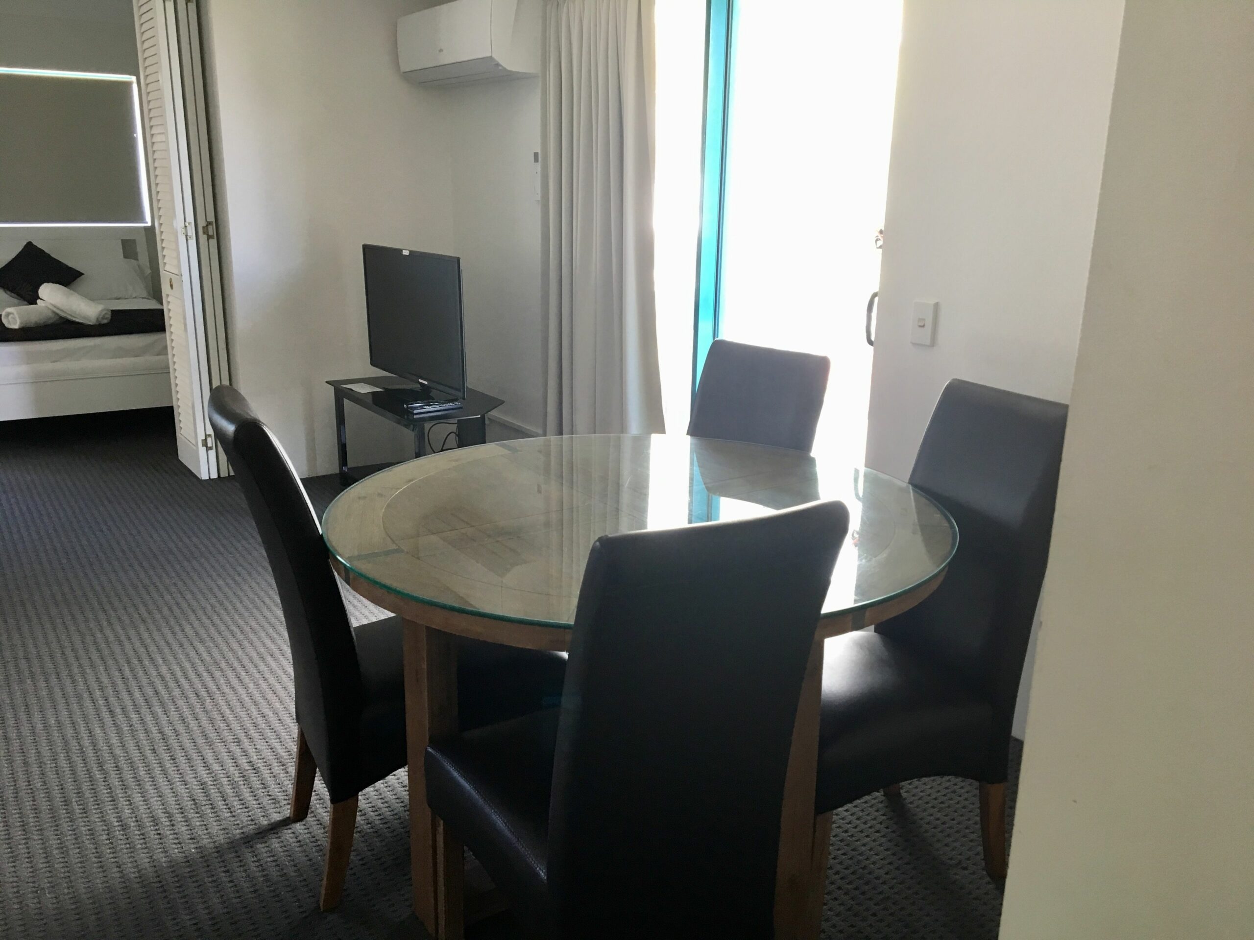 Broadbeach Private Apt with CHA