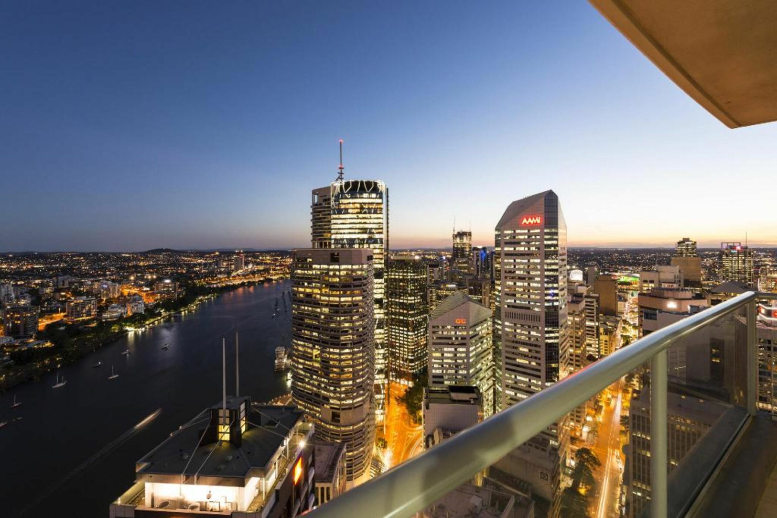 CBD African Charm, Story Bridge & River Views