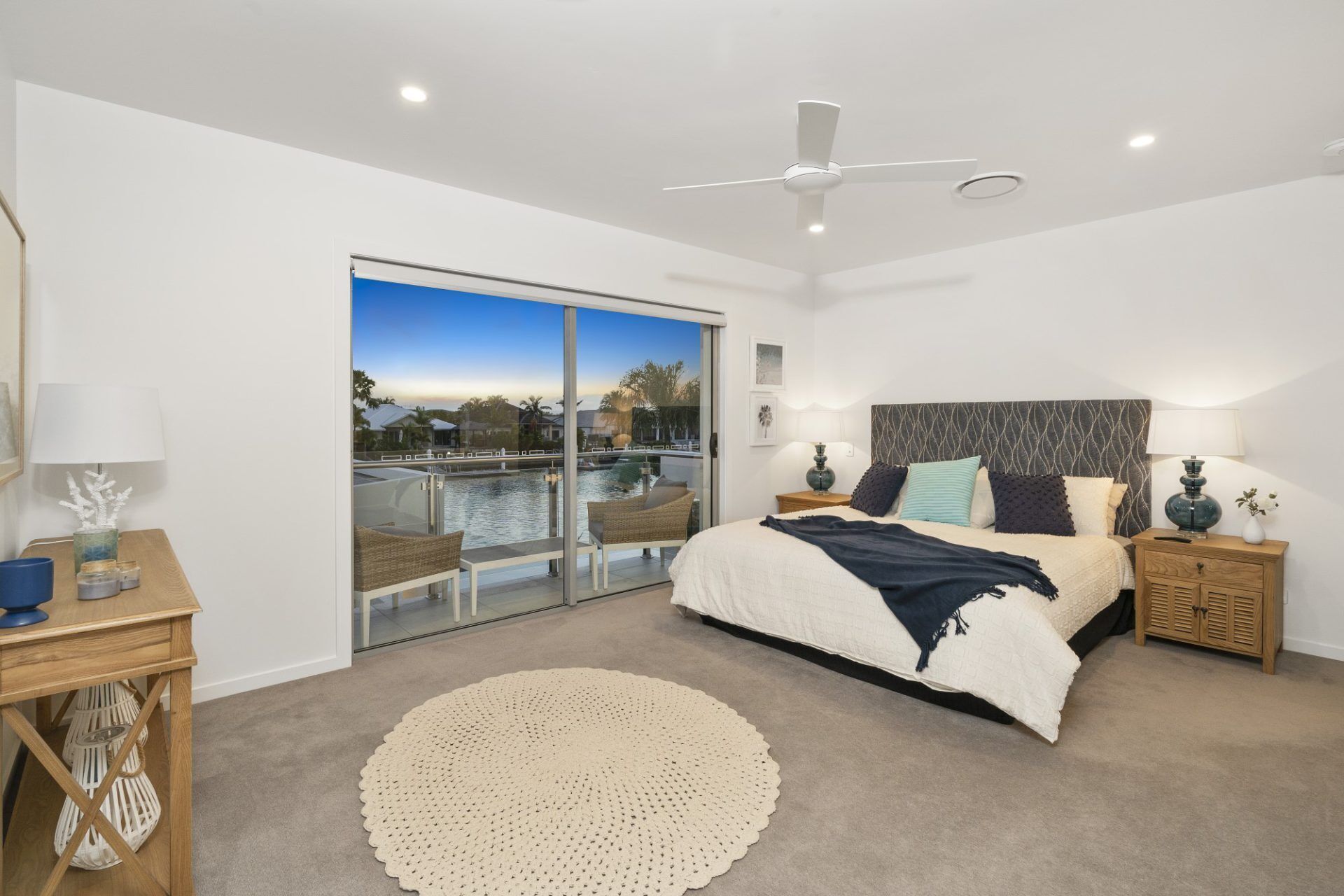 Luxury Canal Front Holiday House, Raptor Pde Banksia Beach