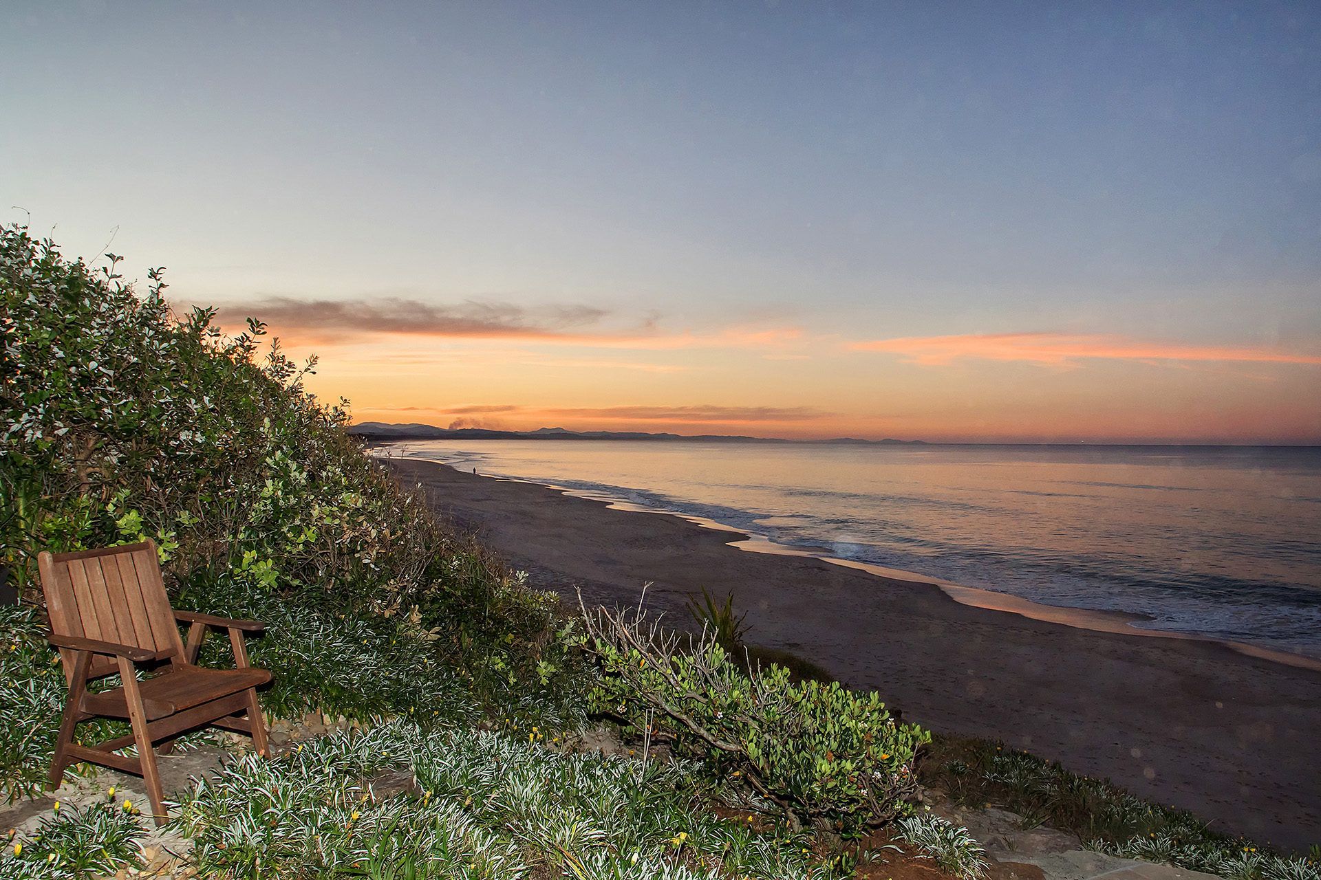 Beachfront Hideaway - luxury right on the beach