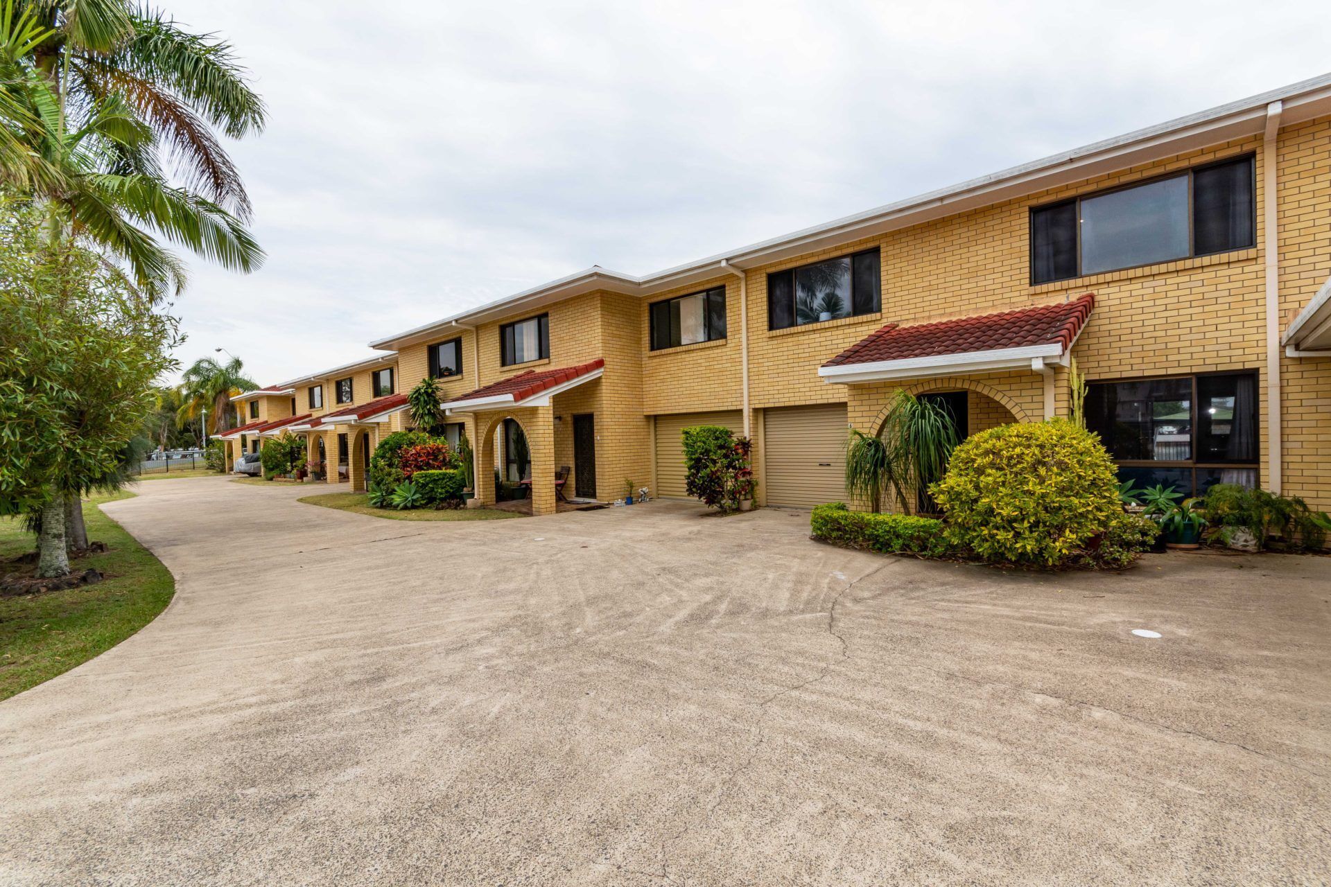 Elegant Waterfront Gem Where the Ocean Meets the Canal!