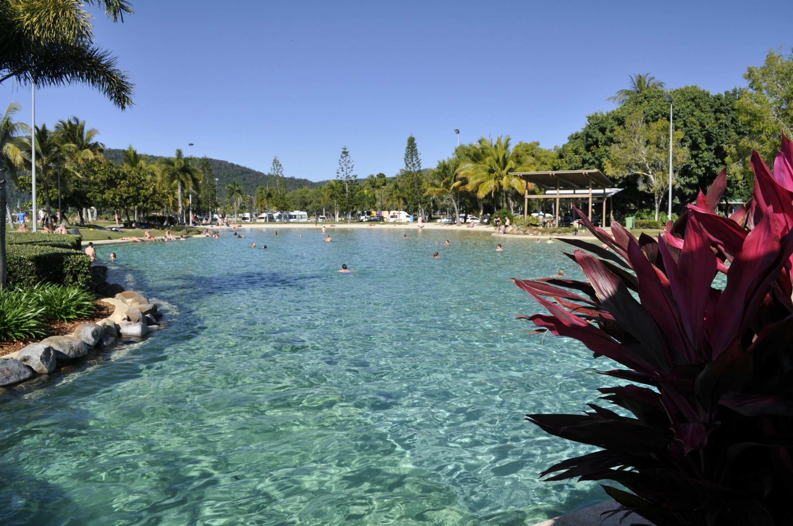 Colonial Court Beachfront Motel and Holiday Stay