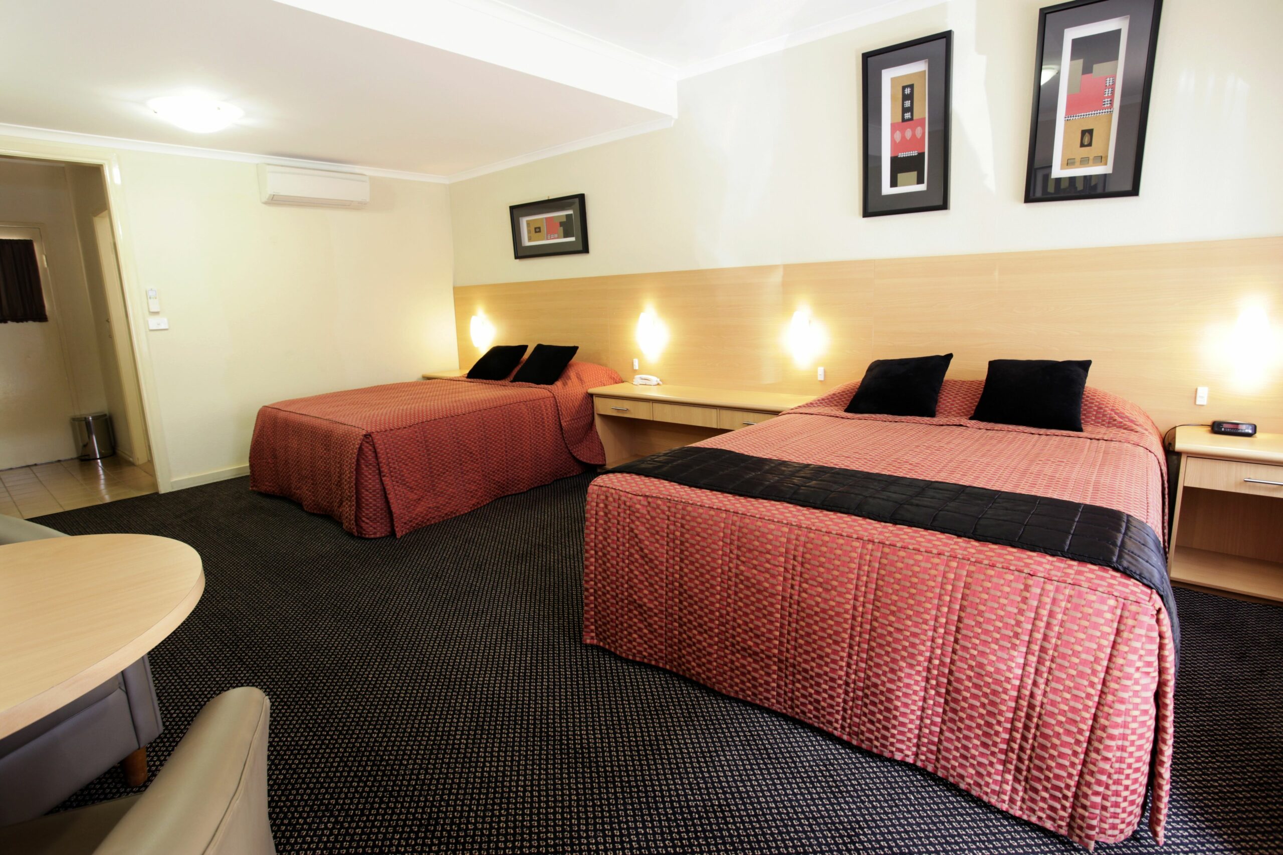 Cattleman's Country Motor Inn & Serviced Apartments