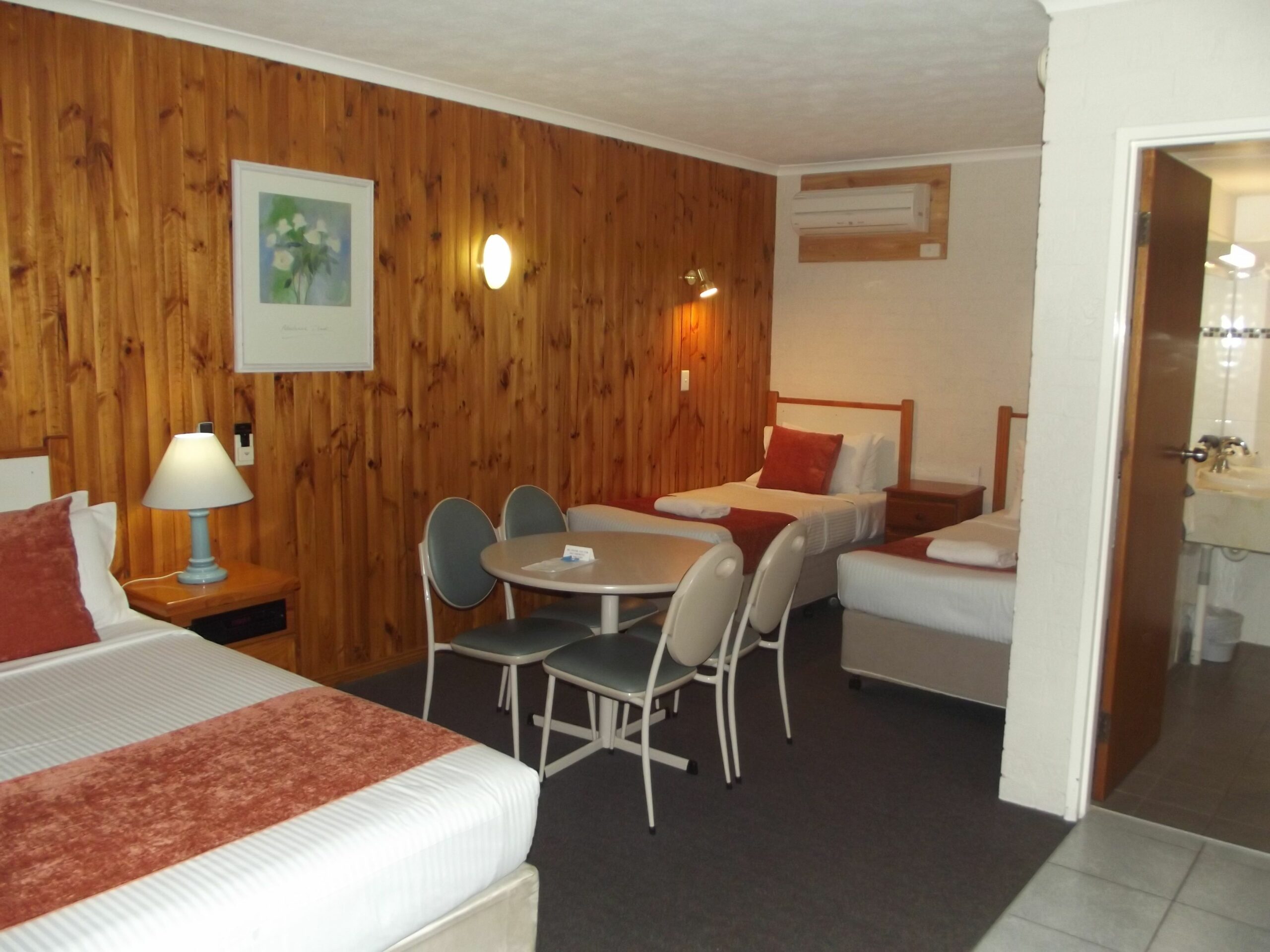 SureStay Hotel by Best Western Blue Diamond Motor Inn