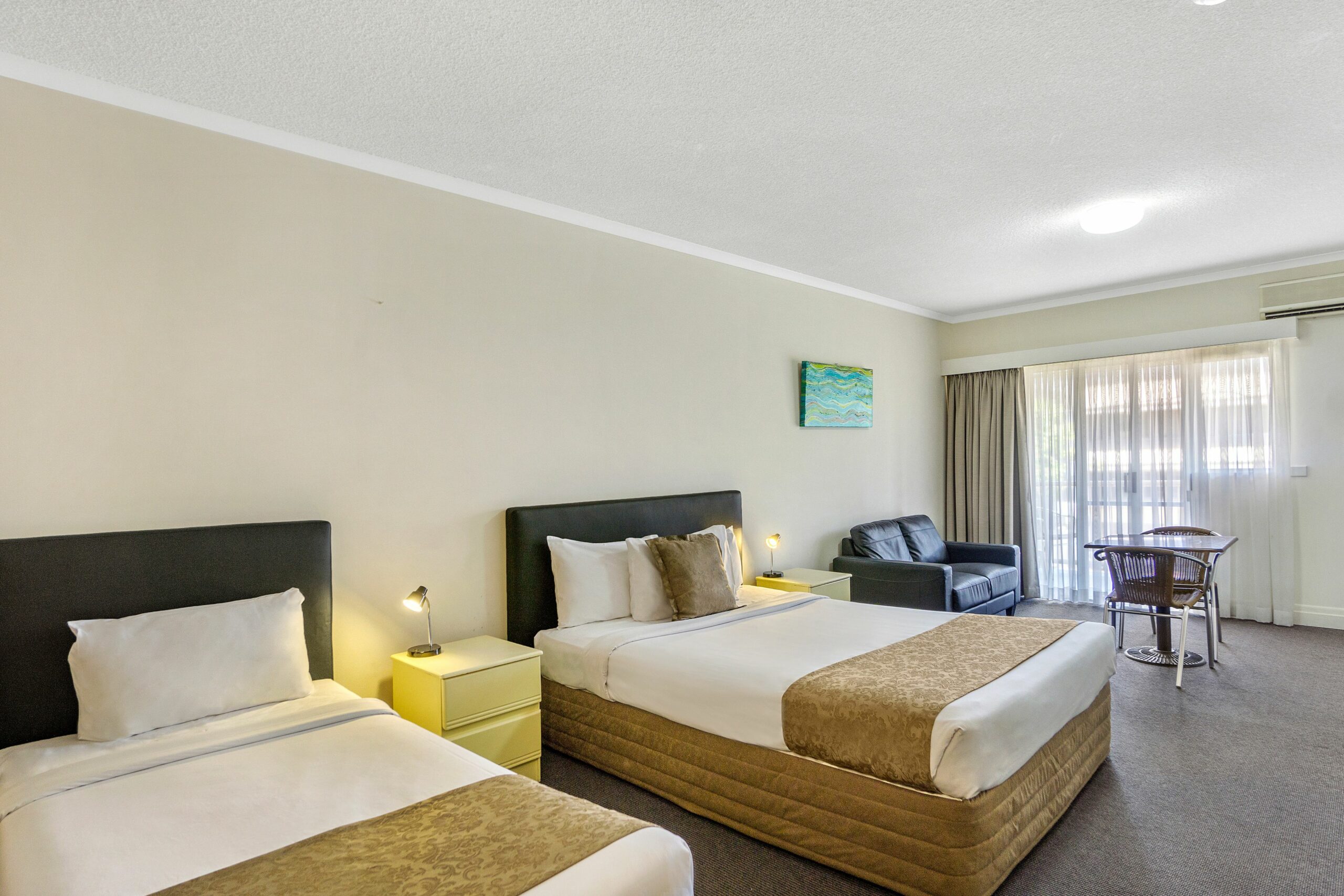 Toowong Inn & Suites