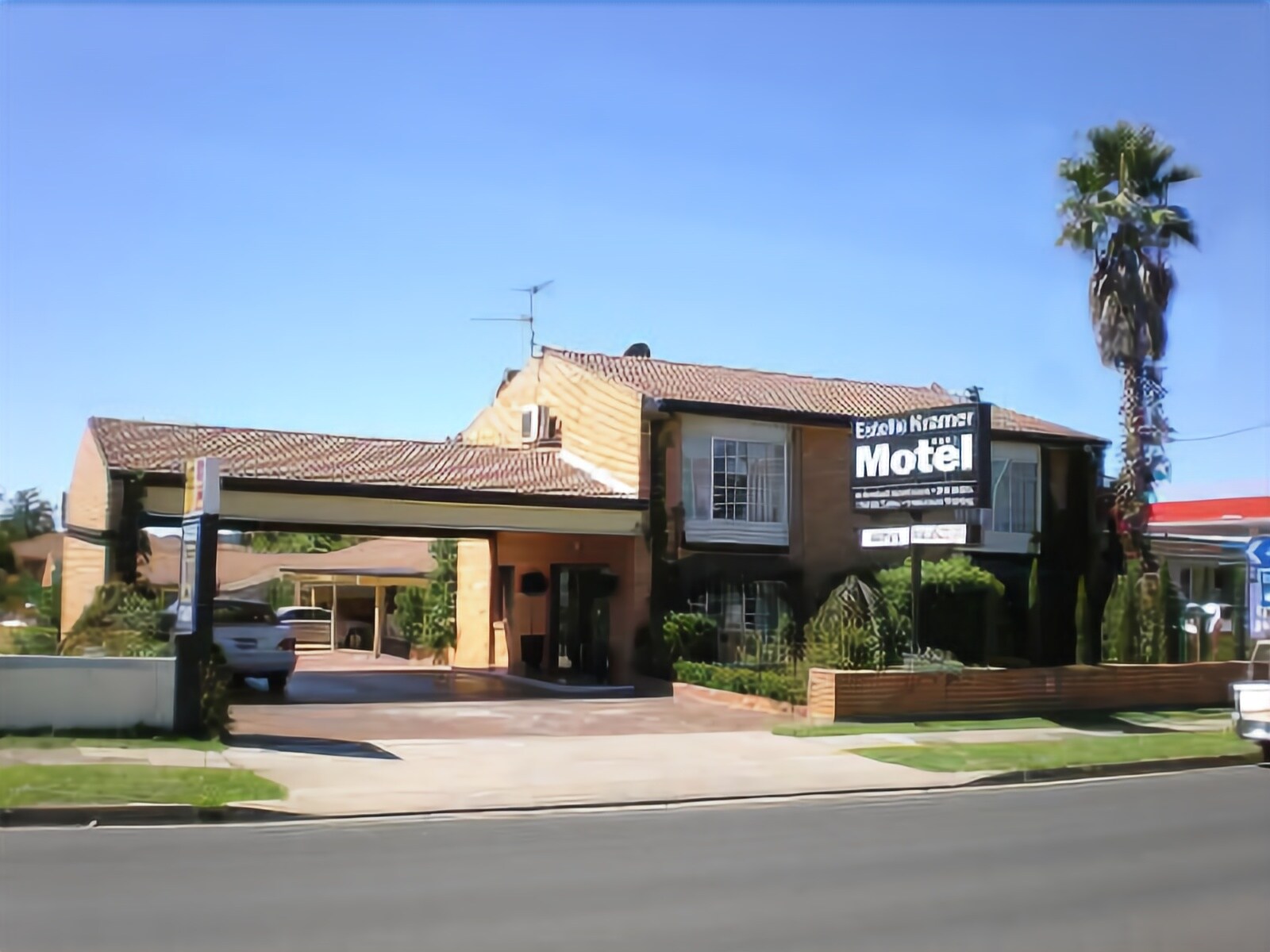 Estelle Kramer Motor Inn