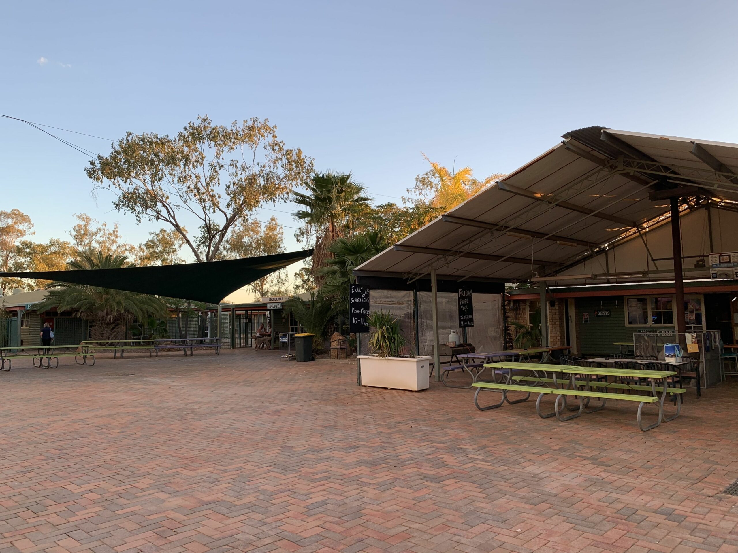 Lightning Ridge Outback Resort & Caravan Park