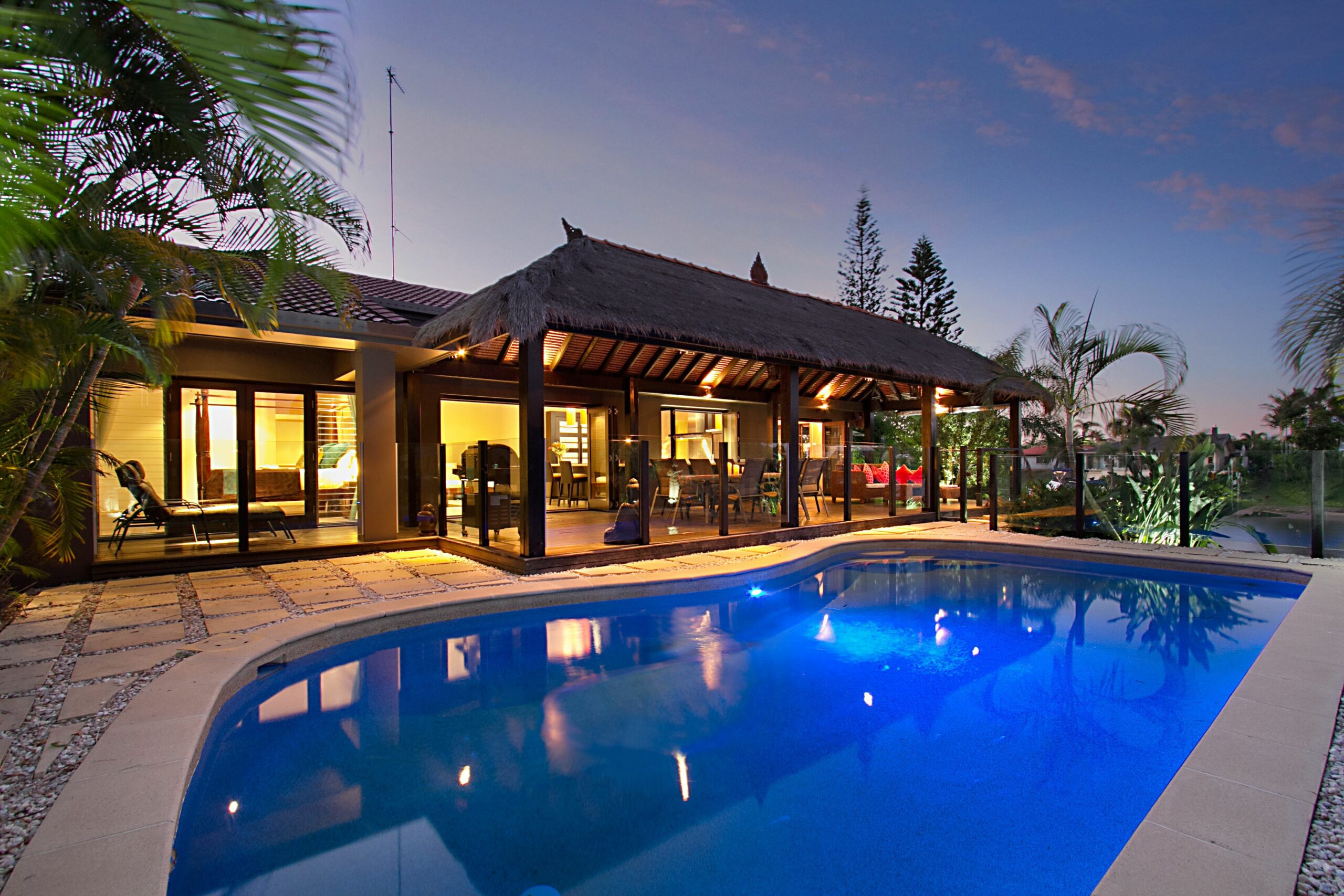 The Bali Hut on the Waters of the Central Gold Coast Apartment 5