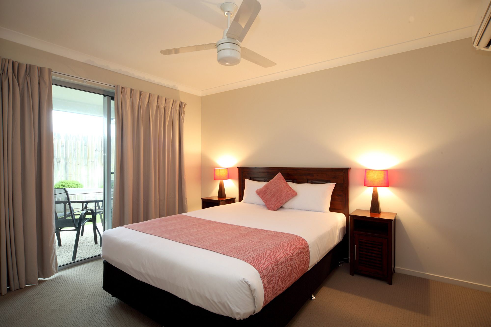 Direct Hotels- Villas on Rivergum