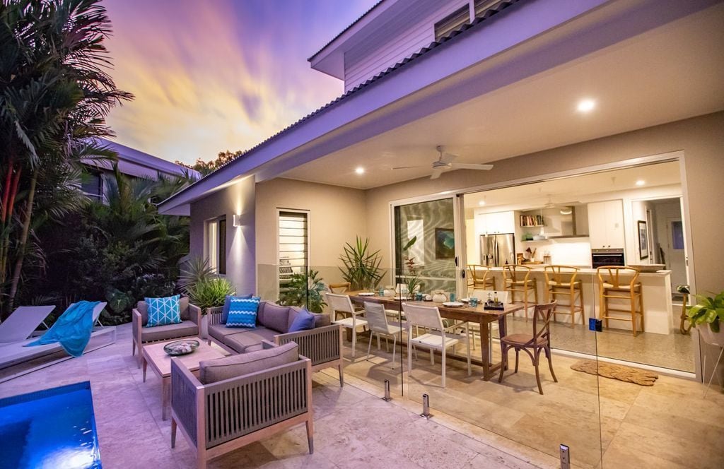 Port Beach House #4 With Private Heated Swimming Pool in Tropical Port Douglas