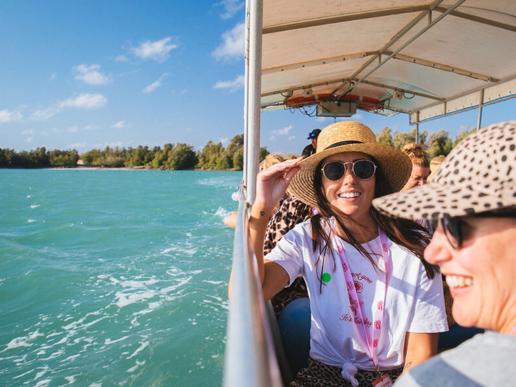 Pearls & Coast Flight & Willie Creek Pearl Farm Tour with Lunch ex Broome