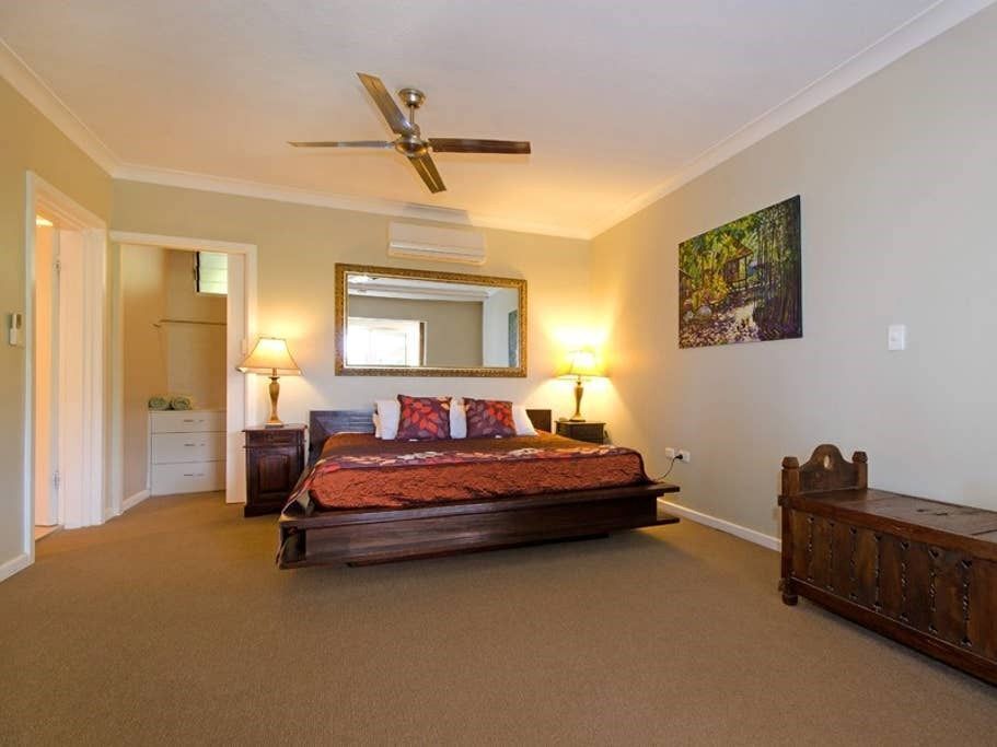 Poinciana Lodge 004 - Beautiful Apartment on Hamilton Island