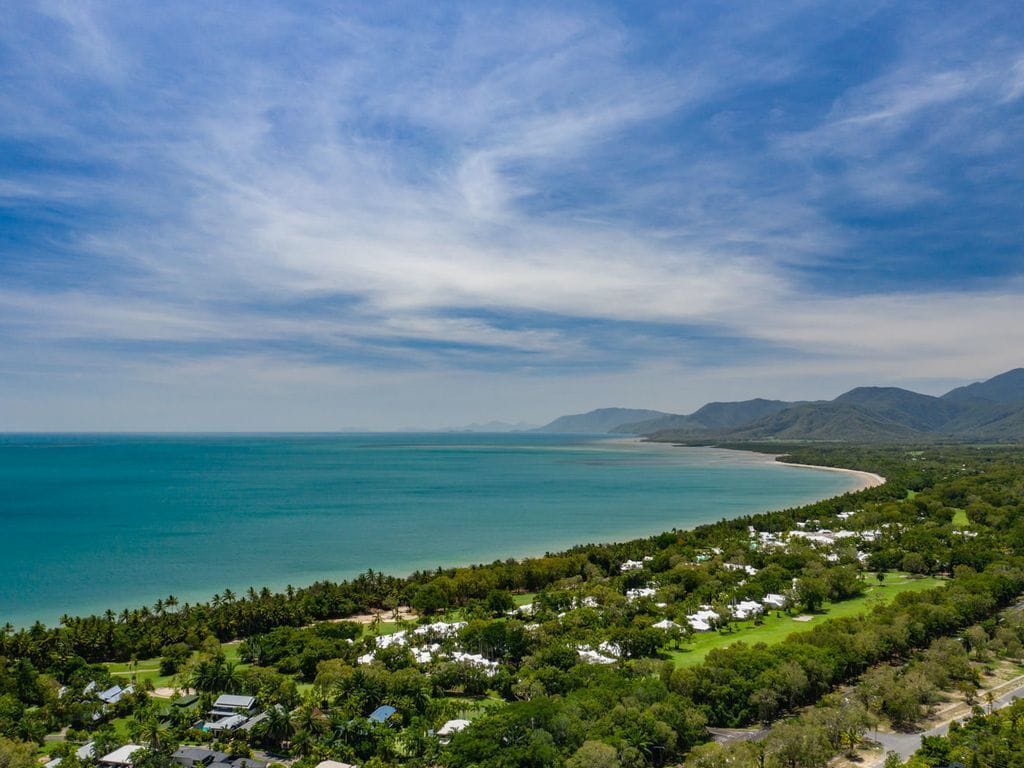 Port Beach House #4 With Private Heated Swimming Pool in Tropical Port Douglas