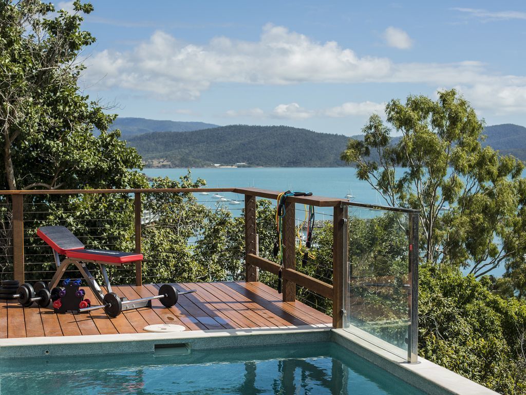 Island Views - the Perfect Holiday Home. Centre of Airlie Beach. More to Offer