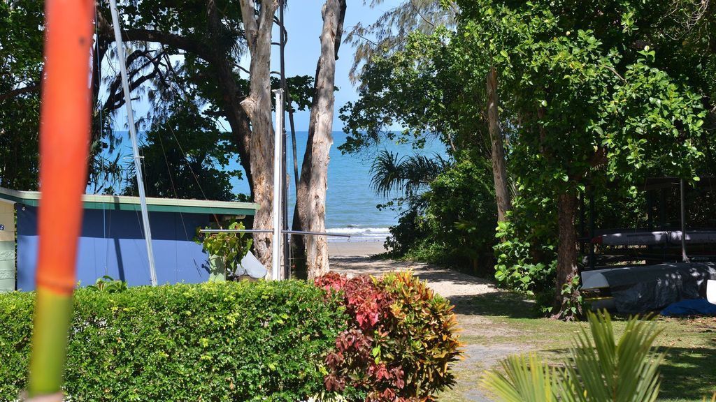 Beachfront 3 Bedroom Bliss in Port Douglas, Private and Perfect Getaway