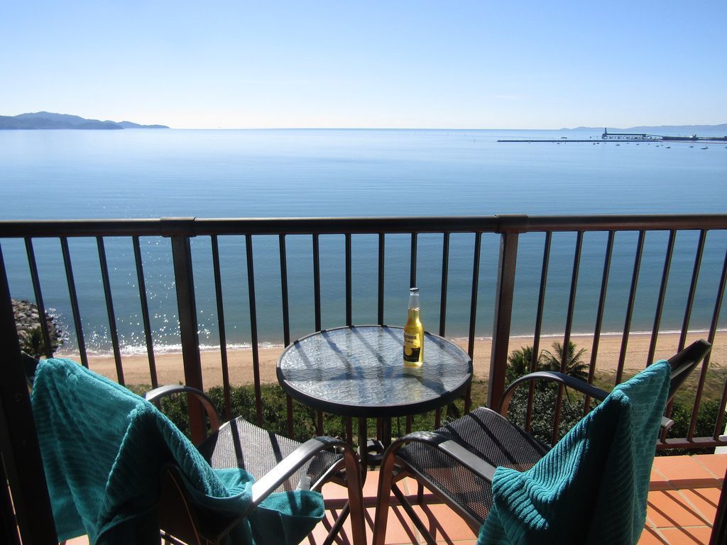 For Work or Play Amazing Ocean Views Fast Wifi Foxtel Pool A/C Strand Front