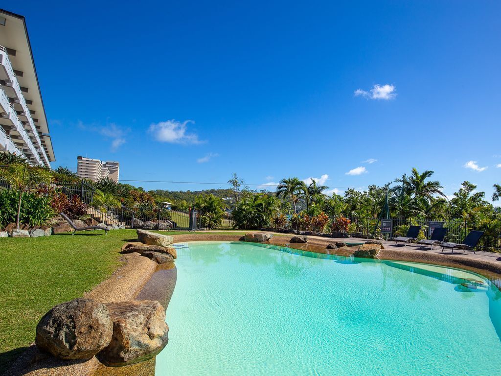 Lagoon 006 on the Beach Hamilton Island by Hamorent