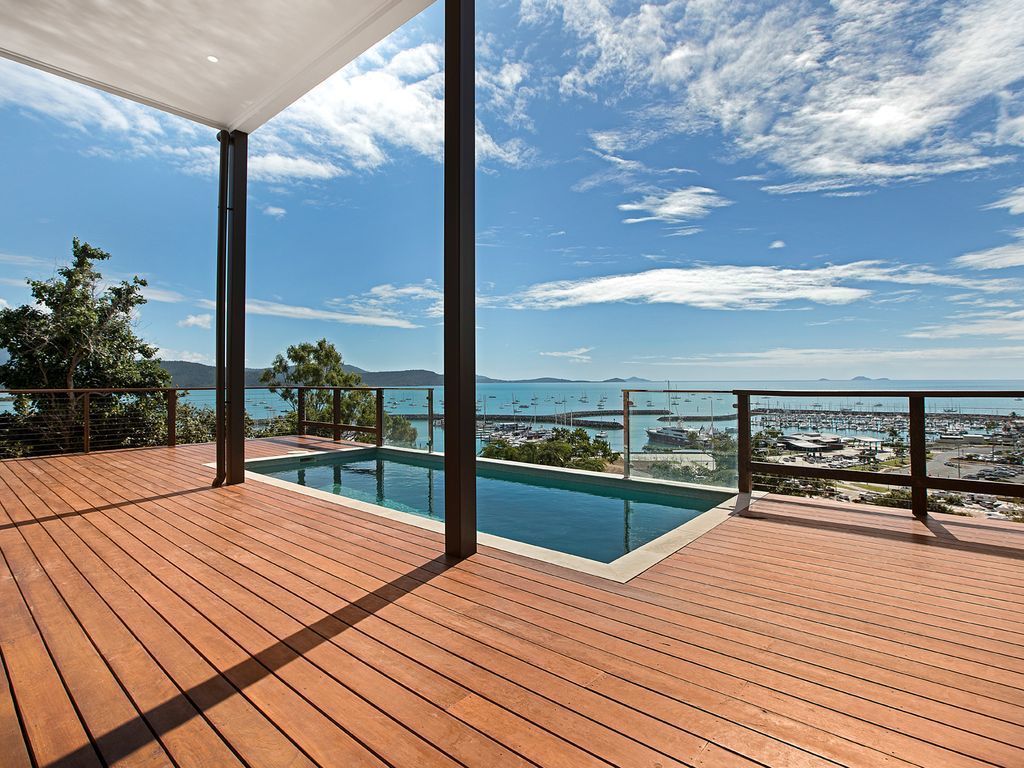 Island Views - the Perfect Holiday Home. Centre of Airlie Beach. More to Offer