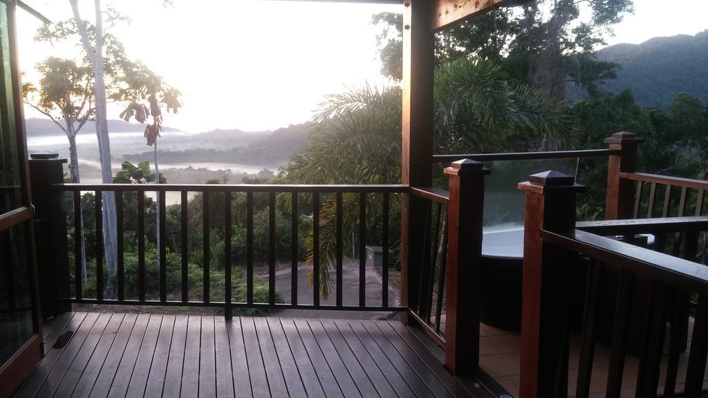 Daintree Holiday Homes - Yurara - Ocean Views and a Luxury Spa Bath for Two