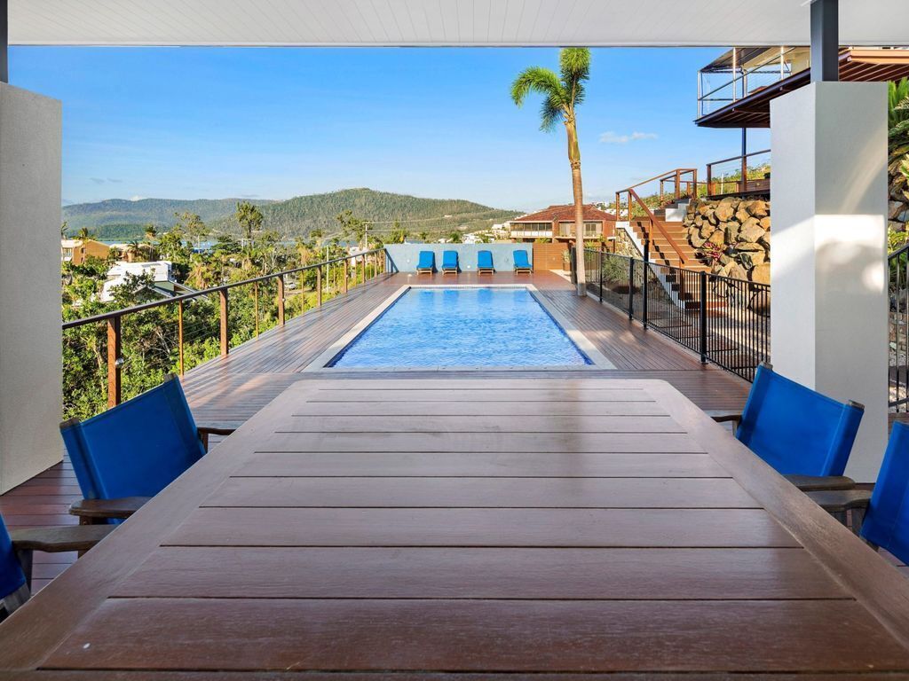 Nautilus On The Hill - Luxury Holiday Home in Central Airlie