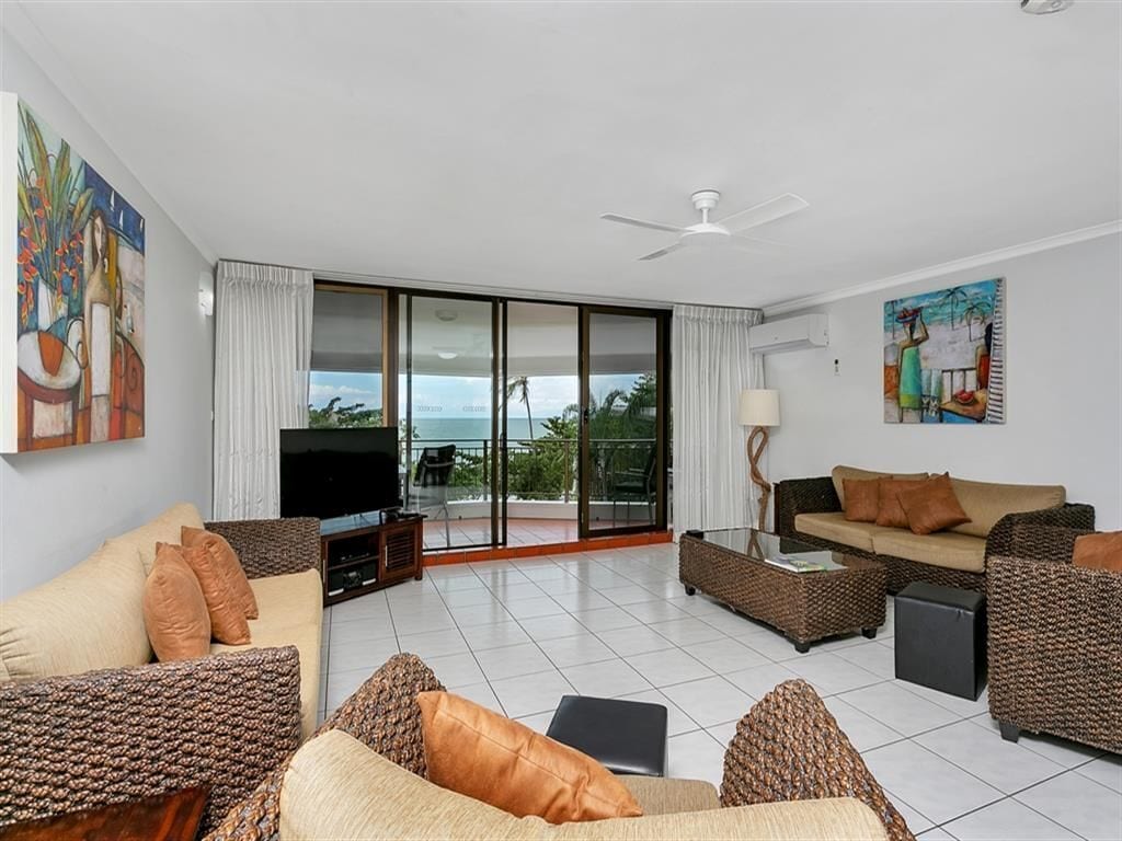 Superior Seaview 3 Bedrooms With Return Airport Transfers
