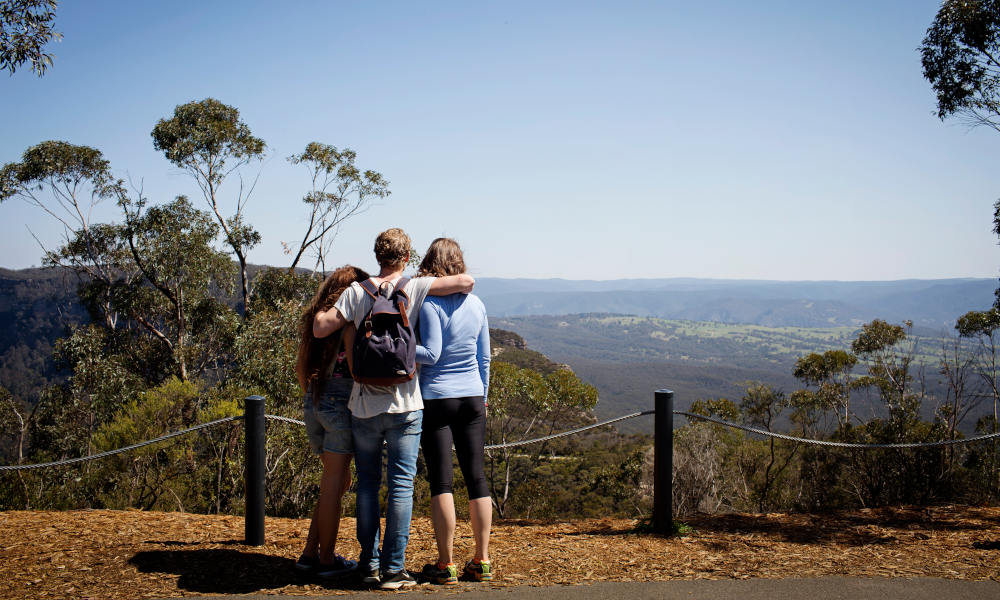 Blue Mountains, Cruise & Wildlife Park Tour from Sydney