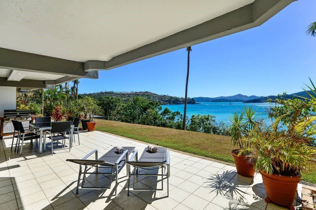 Frangipani 002 - Beachfront Apartment on Hamilton Island