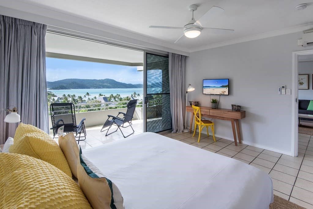 Poinciana Lodge 111 - Seaview Apartment on Hamilton Island