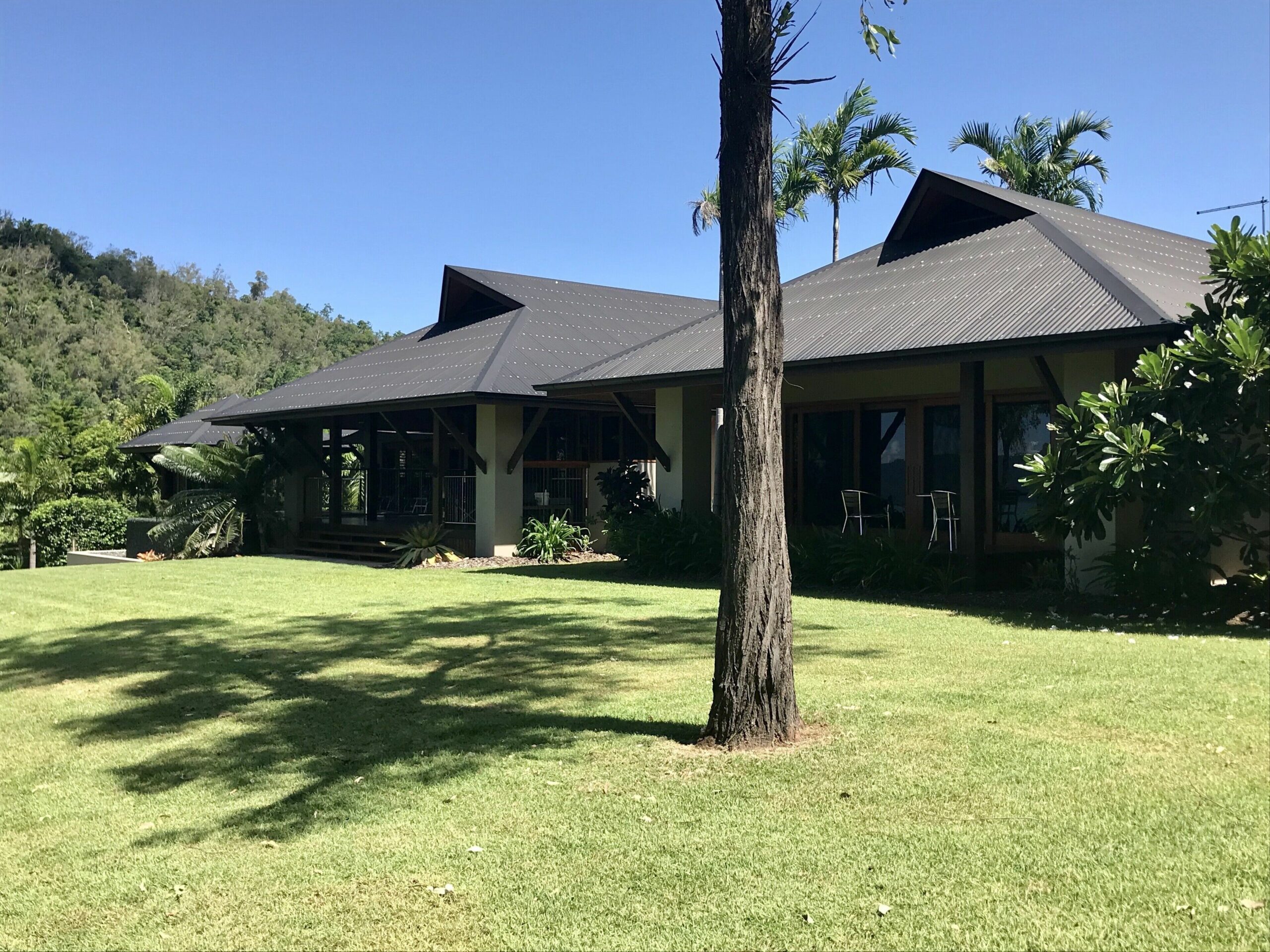 Balinese Resort Style House, sea views, wet edge pool