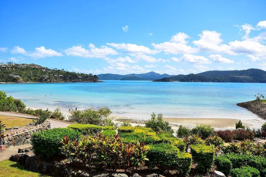 Frangipani 005 - Beachfront Apartment on Hamilton Island