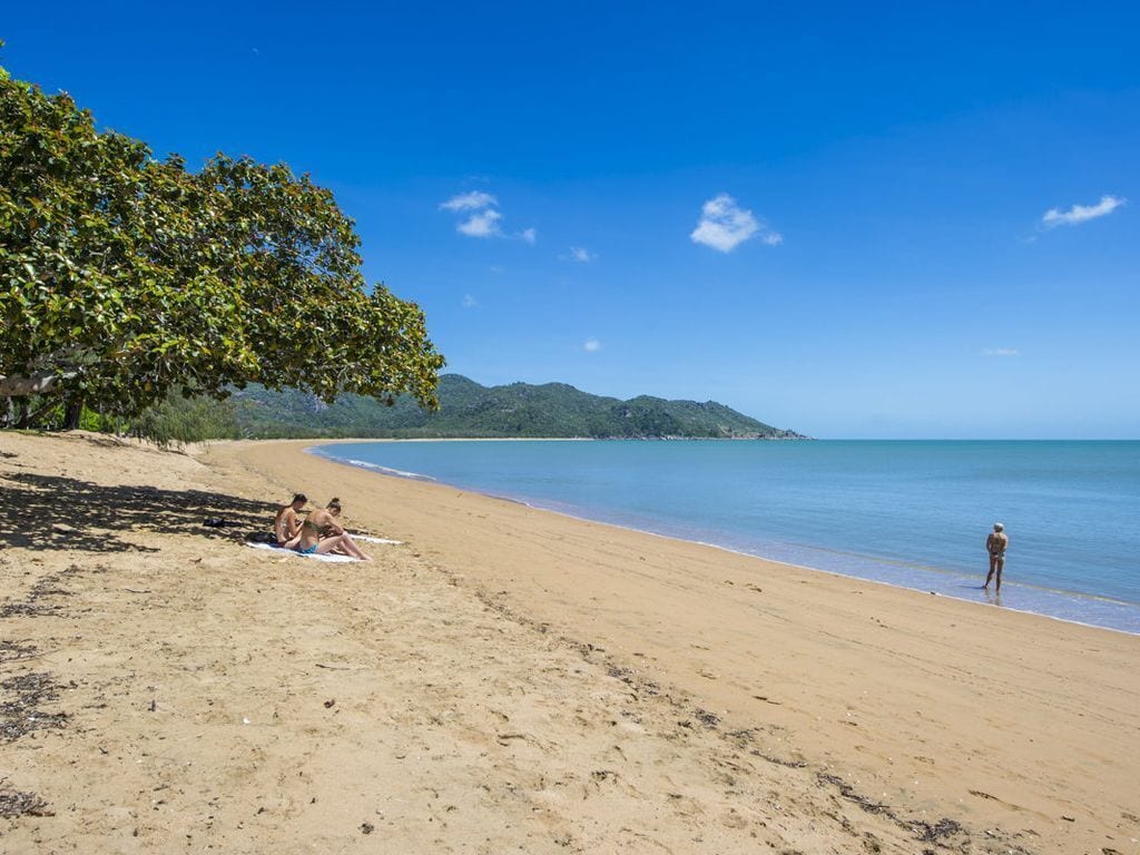 Peg's Beach House - Horseshoe Bay, QLD