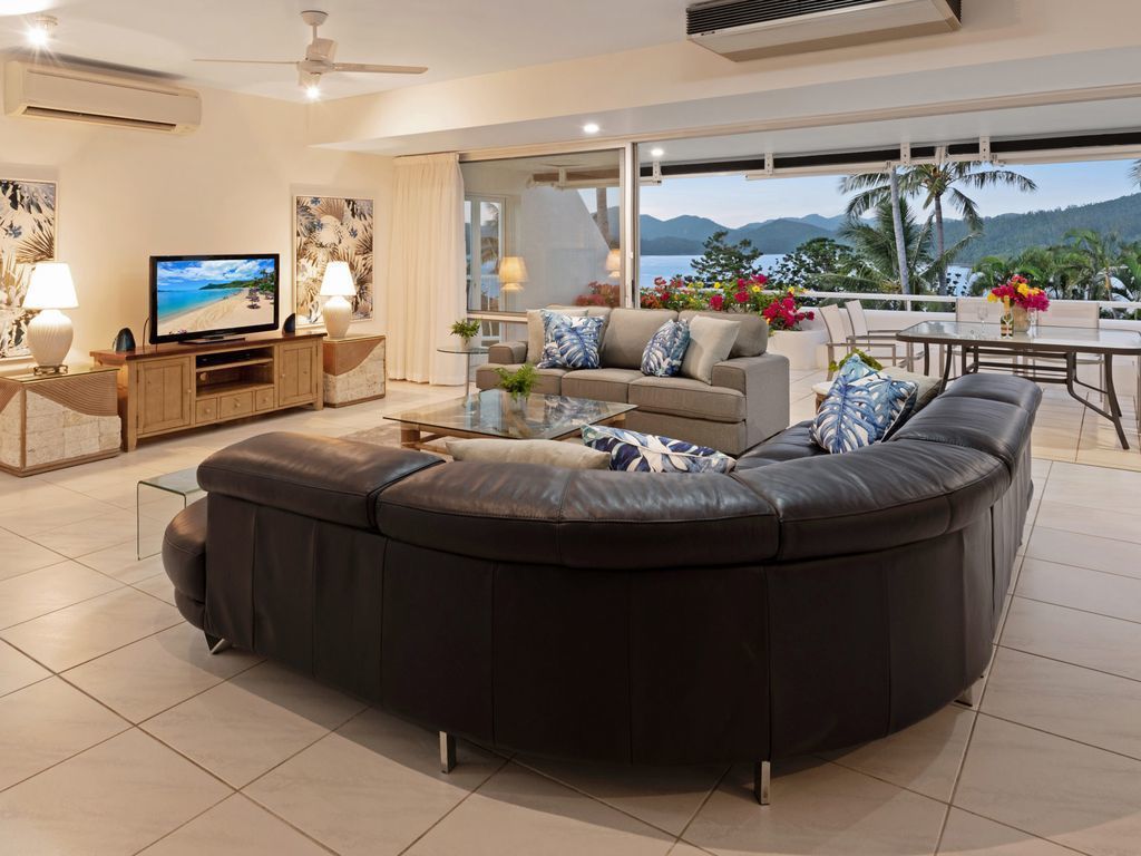 NEW Bella Azure Two Bedroom Two Bathroom Spacious Ocean-view Apartment With Golf Buggy