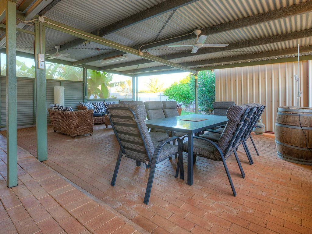 Picture Perfect Family Holiday Home With a Delightful Back Yard