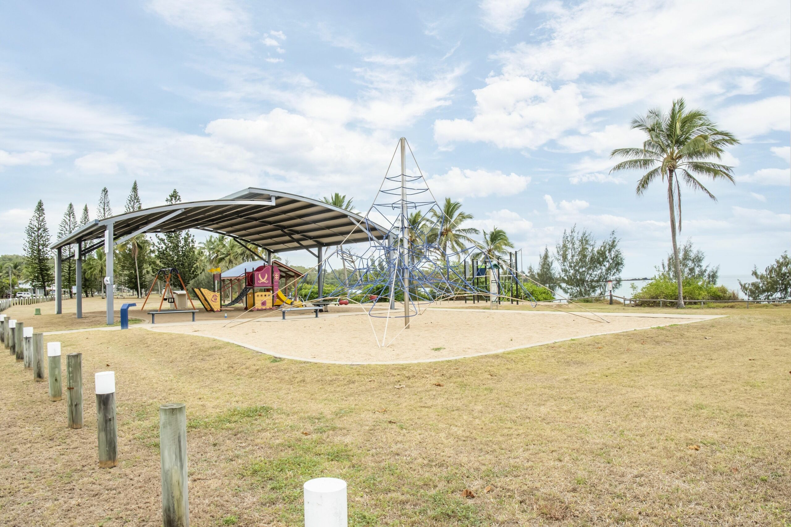 "the Retreat" - Upstairs - Grasstree Beachfront Shacks