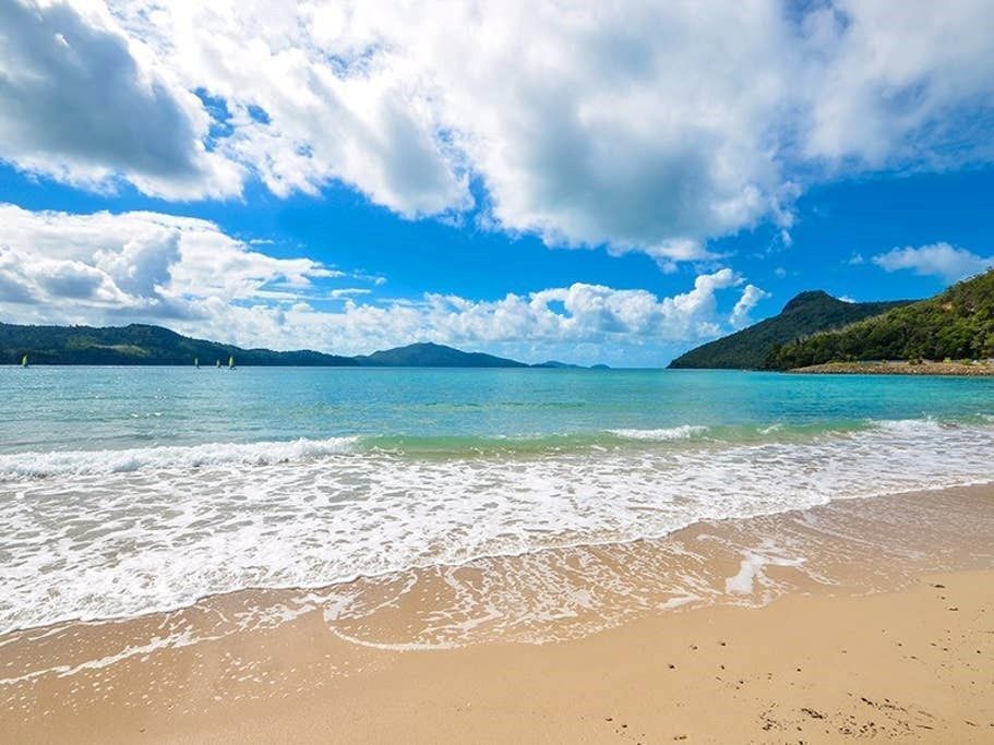 Frangipani 106 - Beachfront Apartment on Hamilton Island