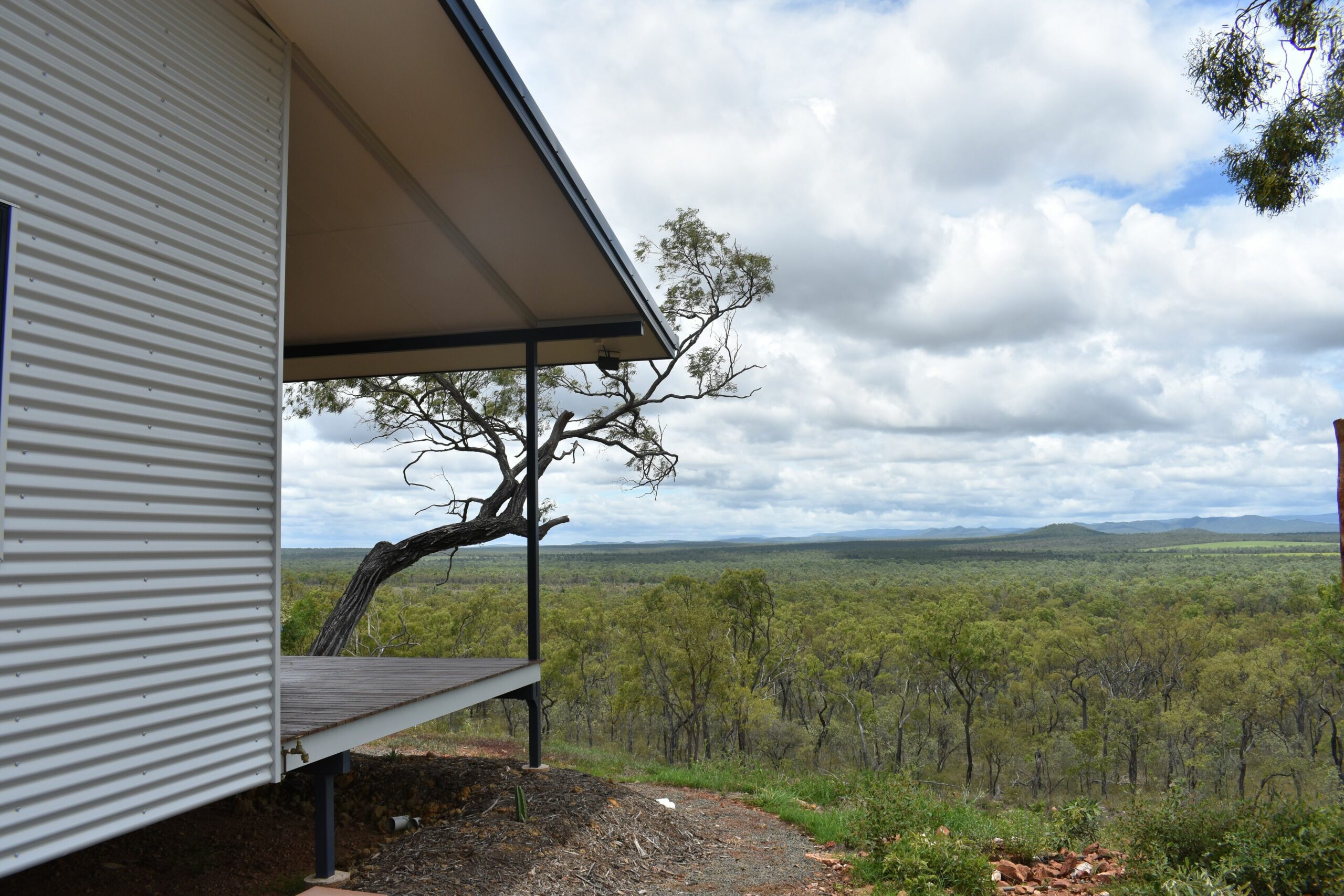 Ironbark House Dimbulah: Boutique Two Bedroom House looking over the Outback