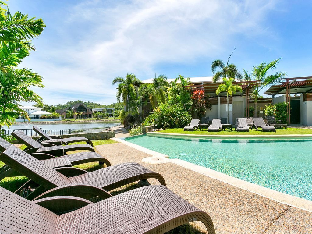 Blue Lagoon Lakeside Apartment