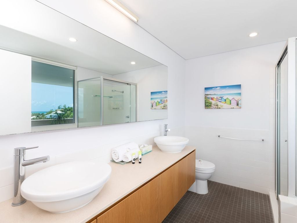 Sea Forever on Azure - Airlie Beach Central