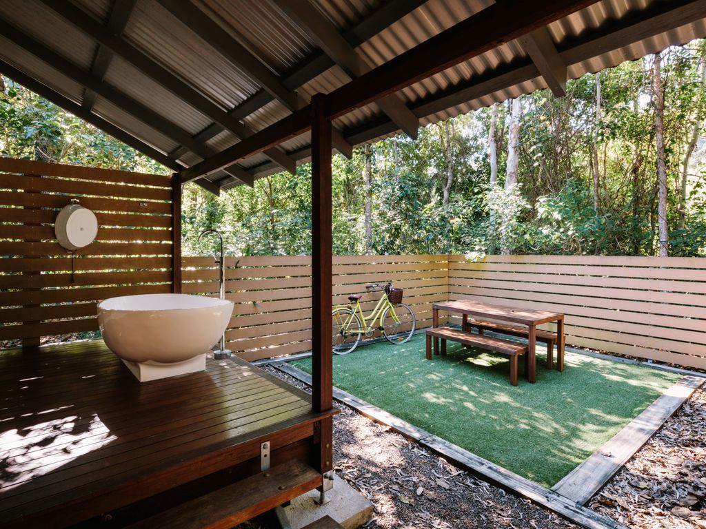 The Little Bush Hut - Nelly Bay, QLD