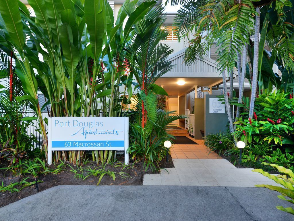 Port Douglas Apartments, Location, Location