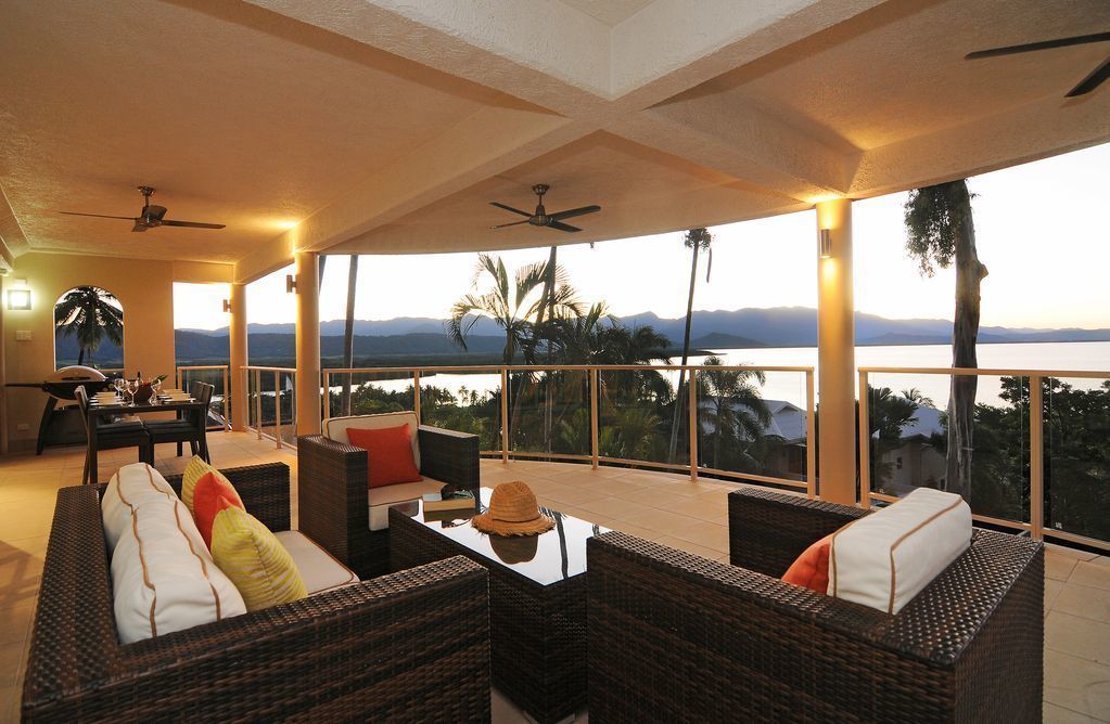 Island Point Villa 4 - Close to Town With Magnificent Ocean Views