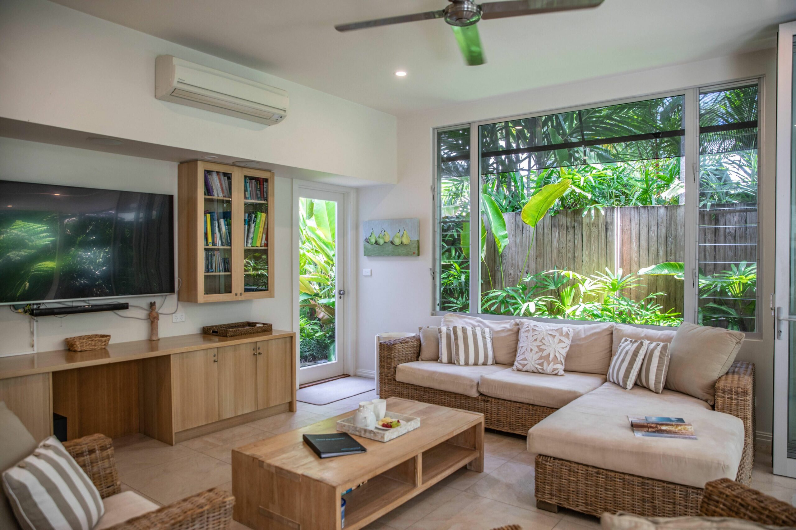 Port Douglas, Luxury Beach Front Home